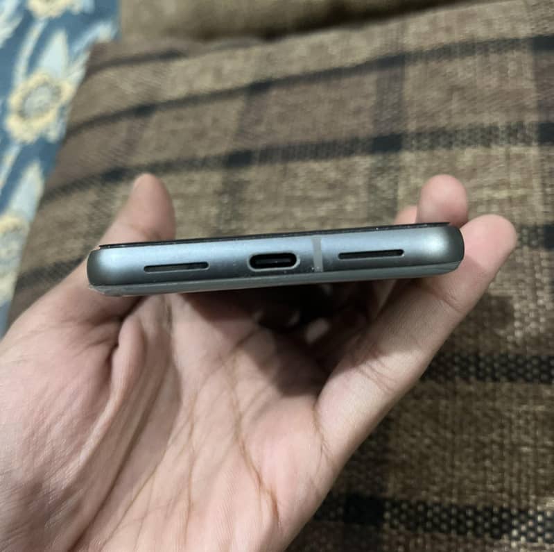 Google Pixel 8 4