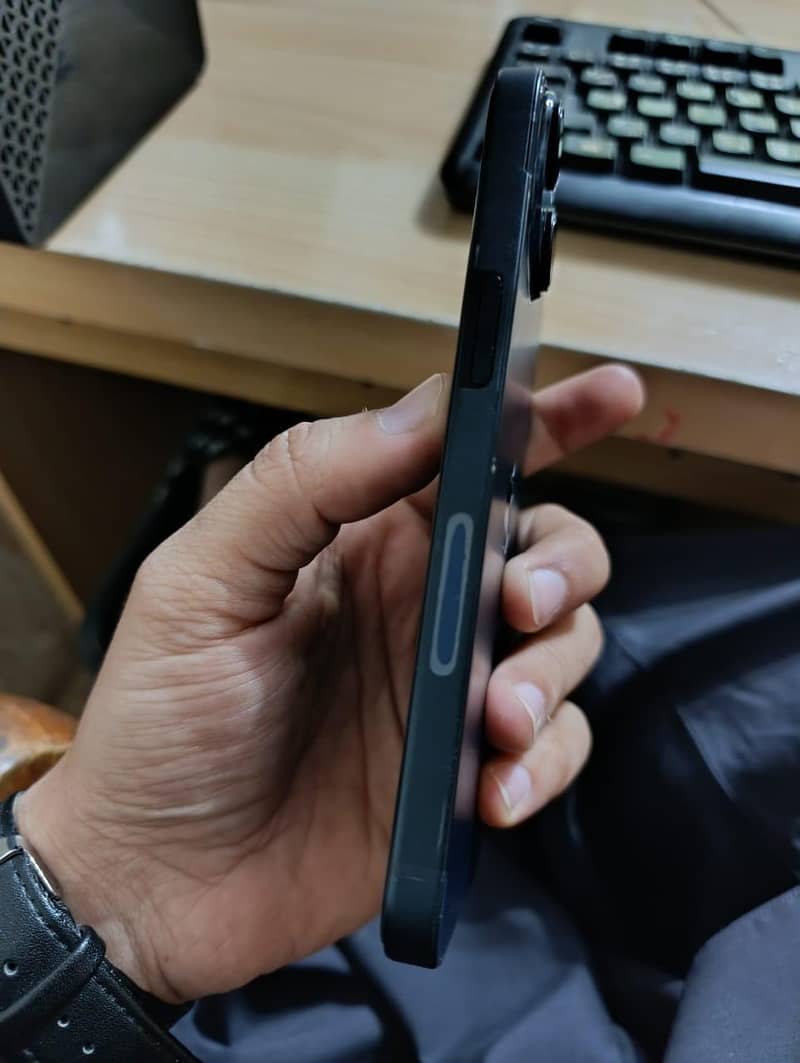 Apple iPhone 14 3