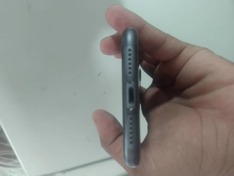 Apple iPhone 11 3