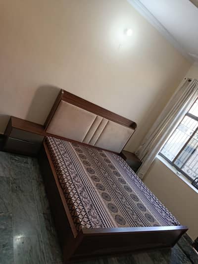 solid wooden king size bed good condition