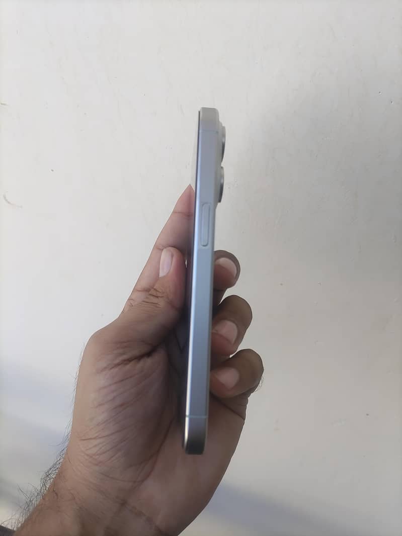 Apple iPhone 15 Pro 2