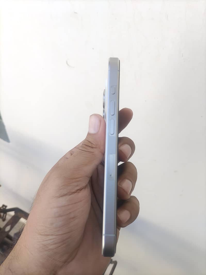 Apple iPhone 15 Pro 3