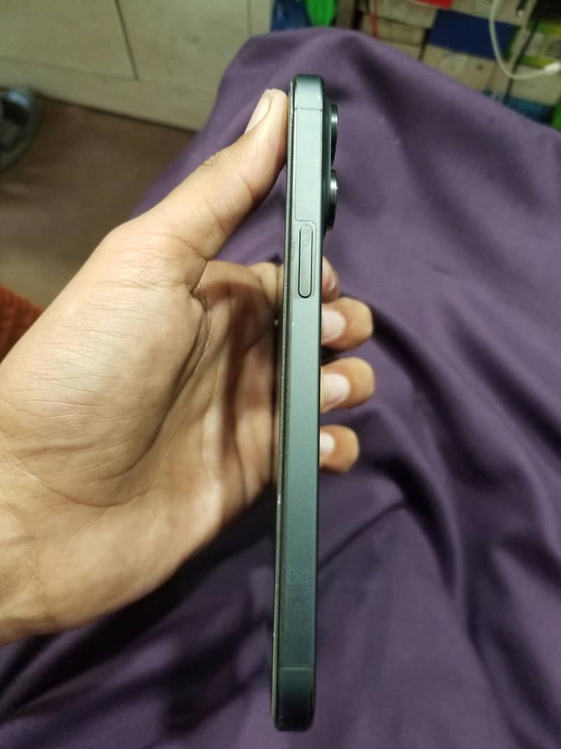 Apple iPhone 15 Pro Max 2
