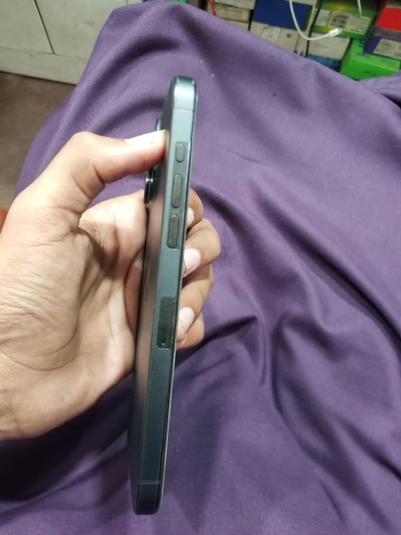 Apple iPhone 15 Pro Max 4