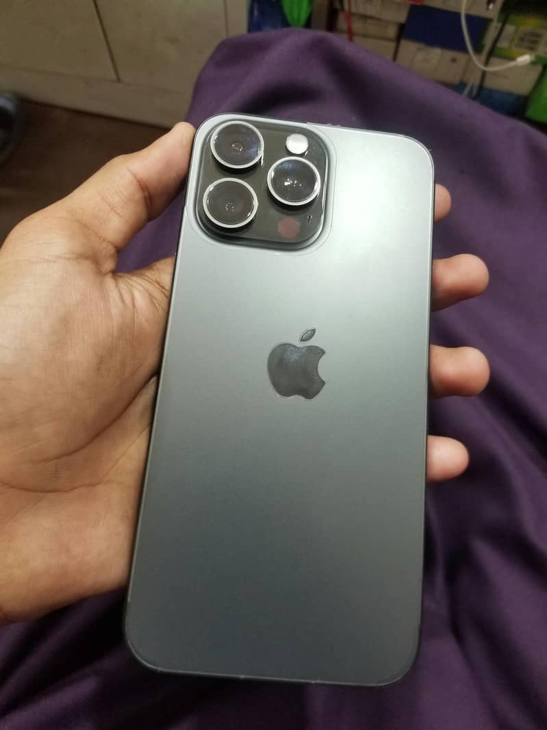 Apple iPhone 15 Pro Max 5