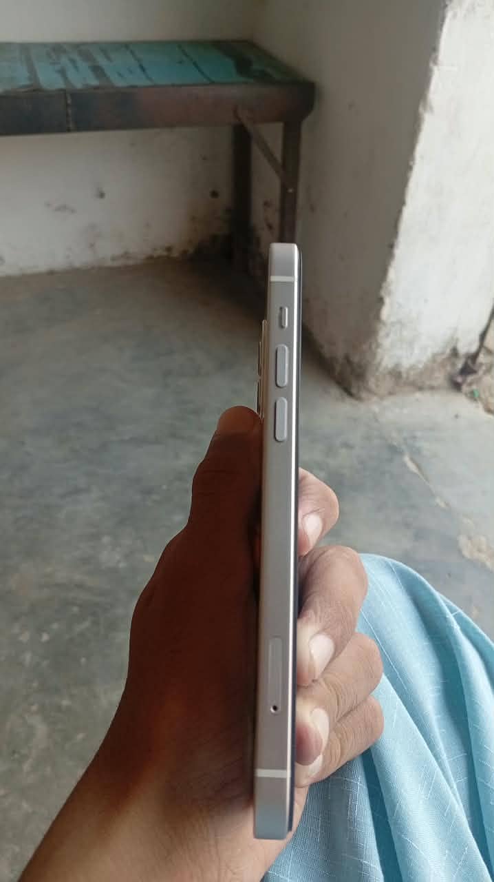 Apple iPhone 12 1