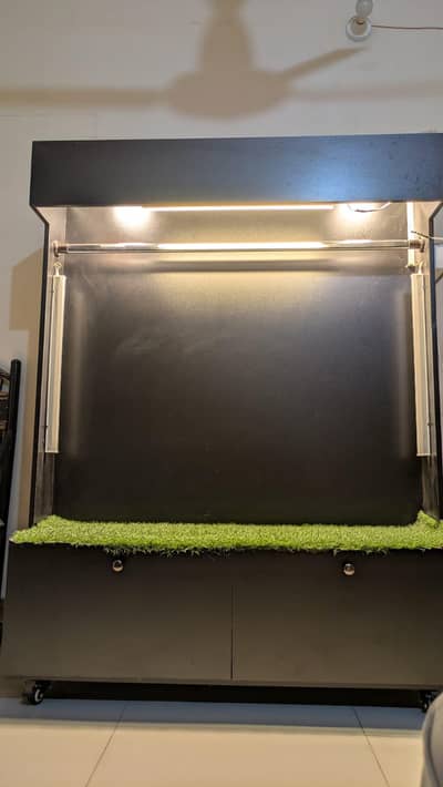 show rack & storage