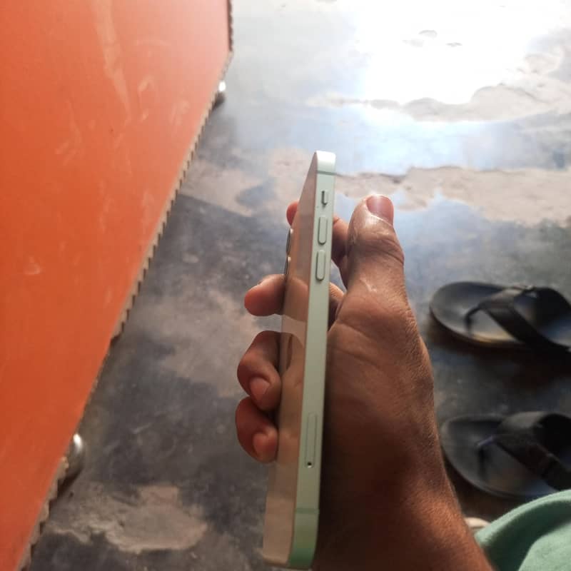 Apple iPhone 12 3