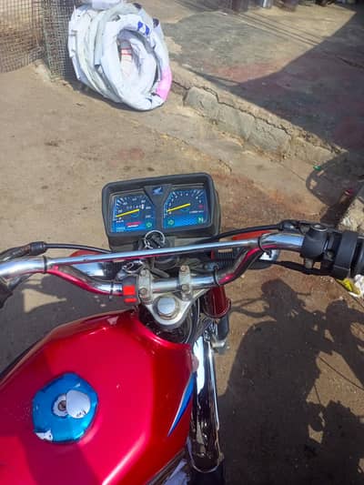 bike ok hai koi kam nhi hai condition bhi ap pic me dekh sakte hai