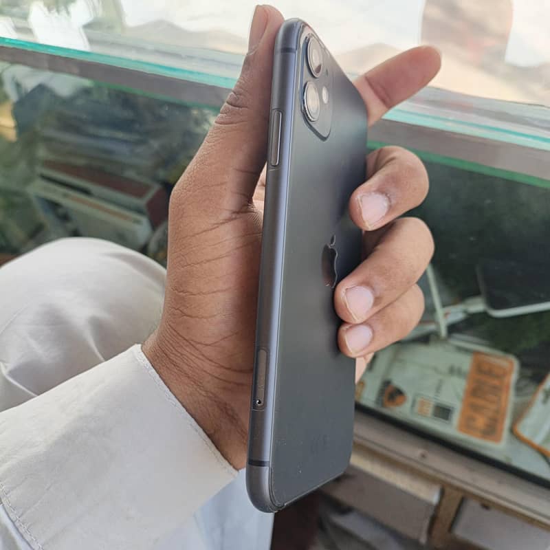 Apple iPhone 11 3