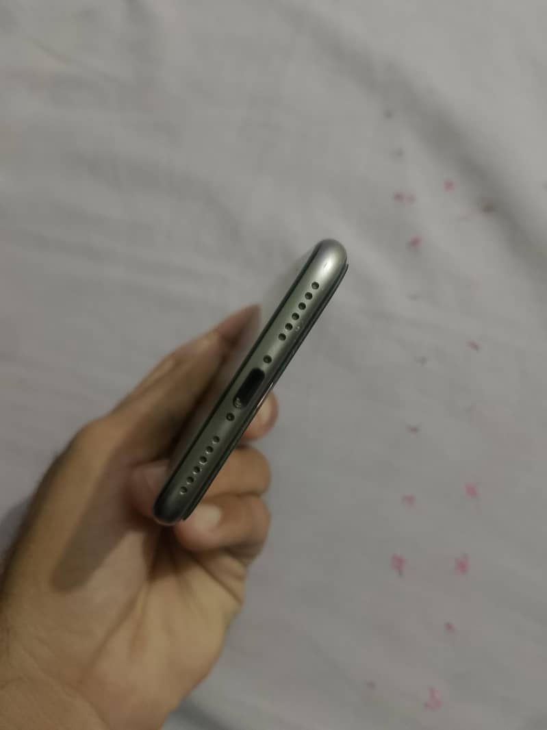 Apple iPhone 7 3