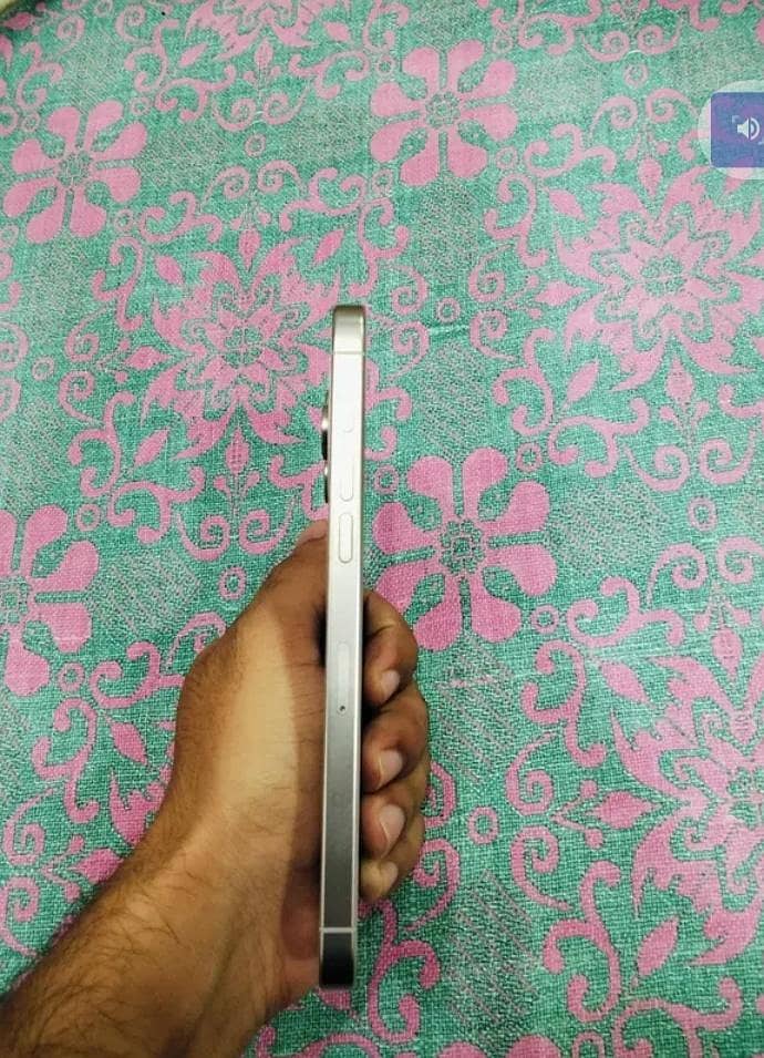 Apple iPhone 15 Pro Max 9