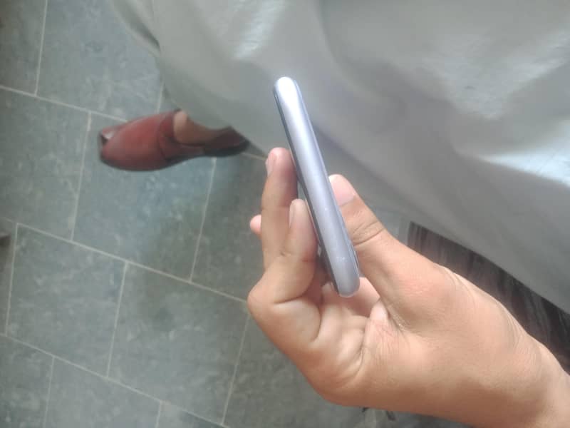 Apple iPhone 11 3