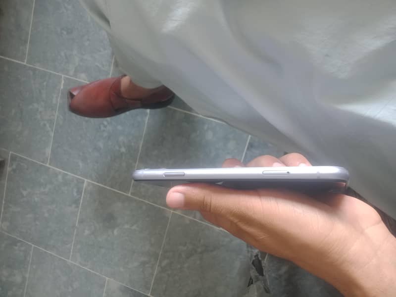 Apple iPhone 11 4