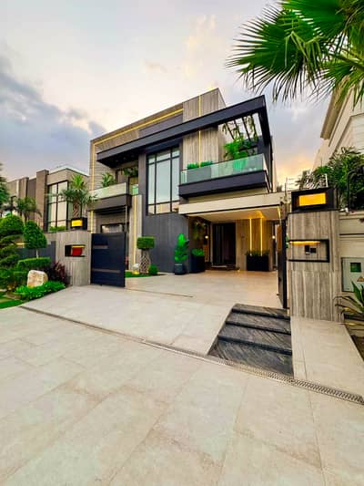 KANAL FURNISEH EYE CATCHING SUPERB LUXURY BUNGALOW FOR SALE