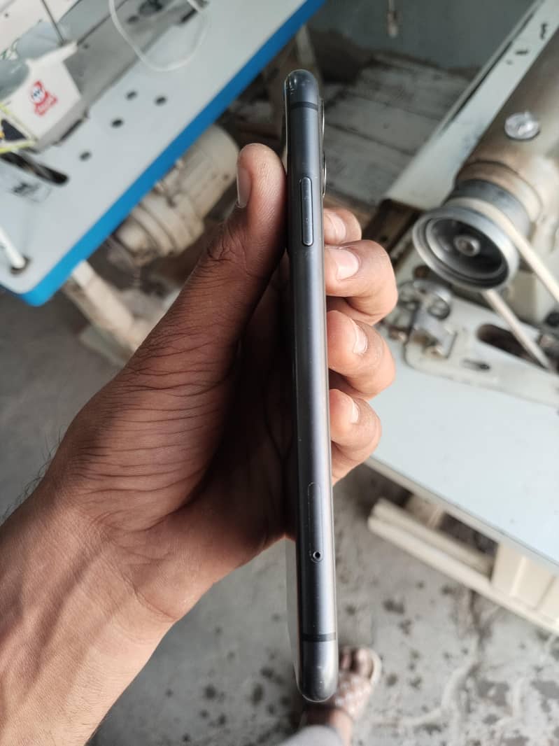 Apple iPhone 11 5