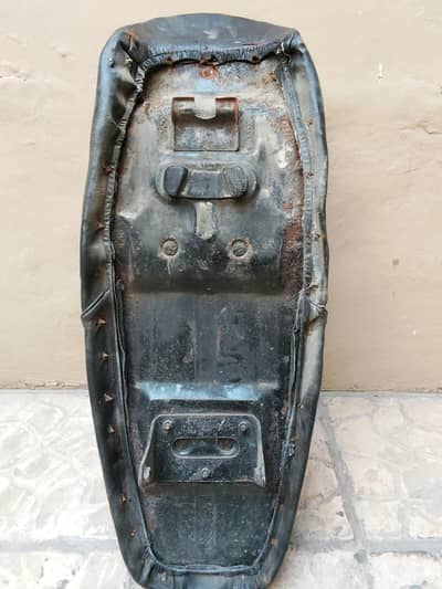 CD 70 BIKE SEAT Genuine