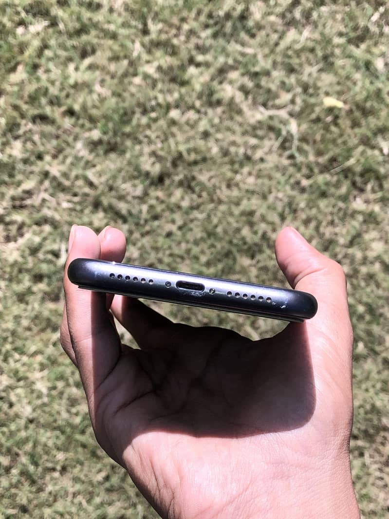 Apple iPhone 11 3