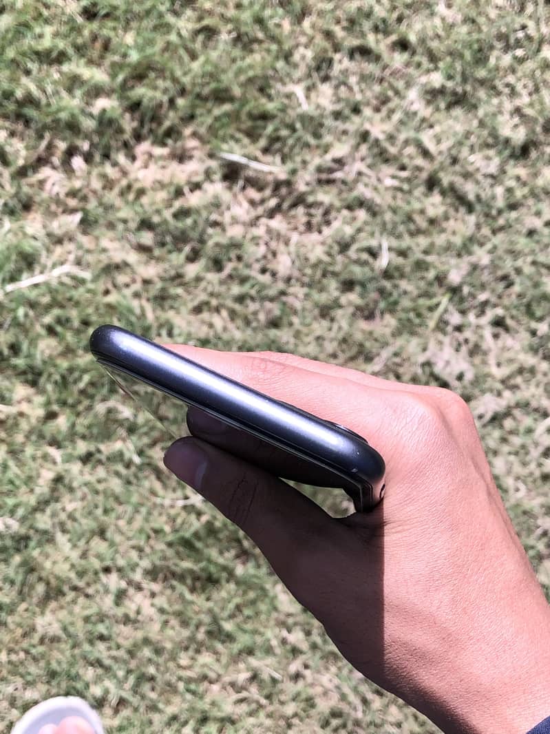 Apple iPhone 11 4