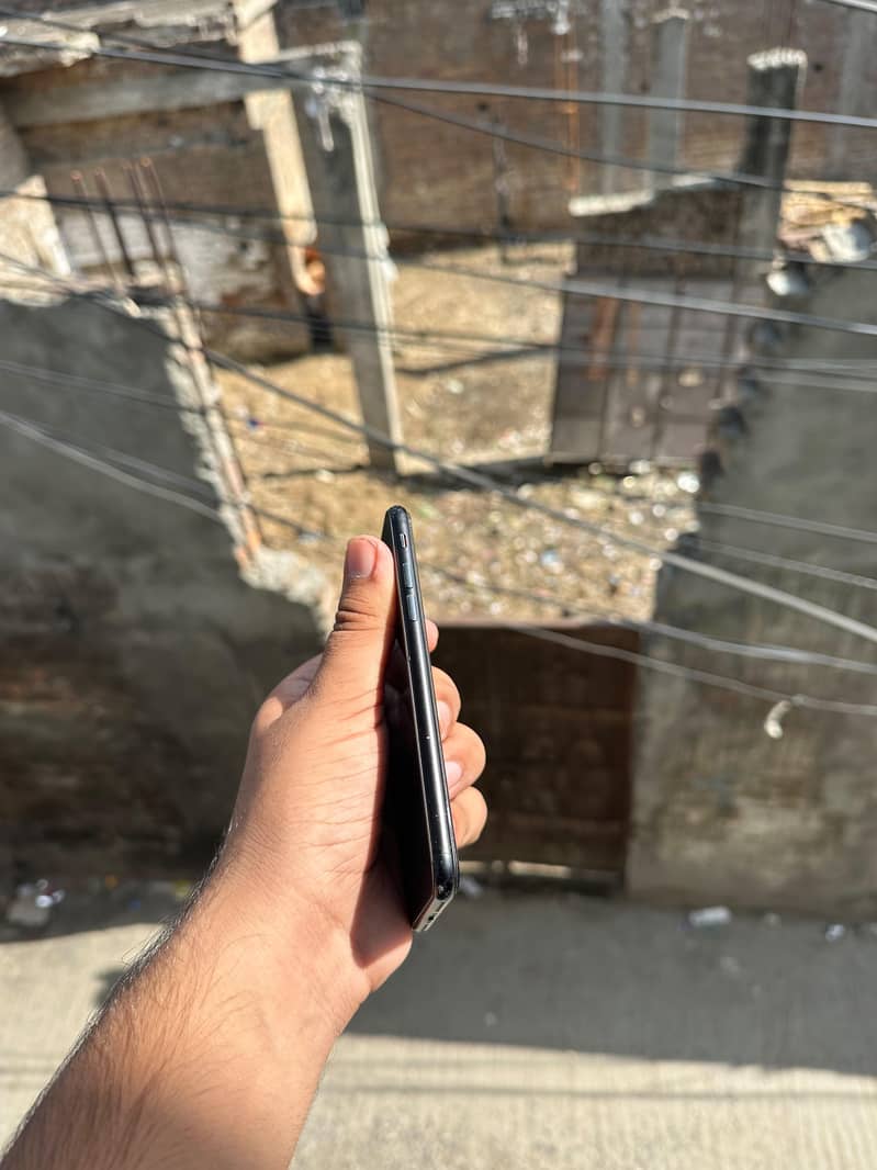 iPhone SE 2020 4