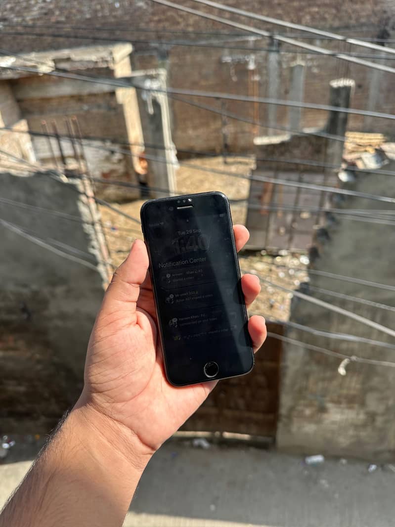 iPhone SE 2020 6