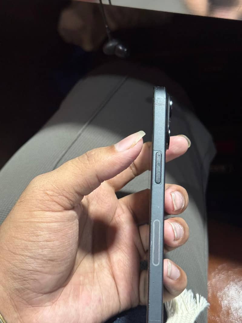 Apple iPhone 15 4