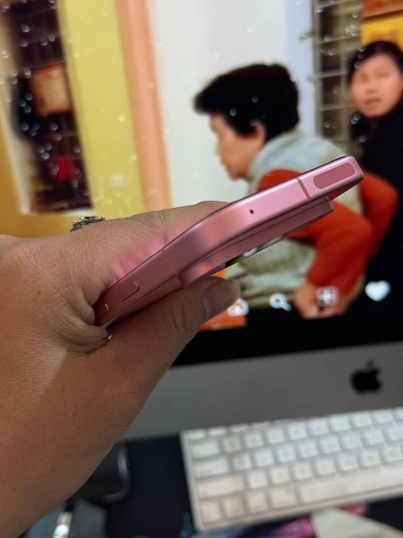 Google Pixel 9 4