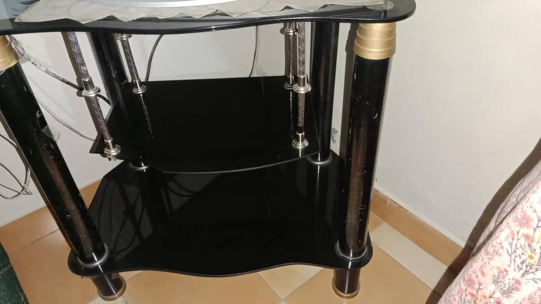T. V Trolley 3