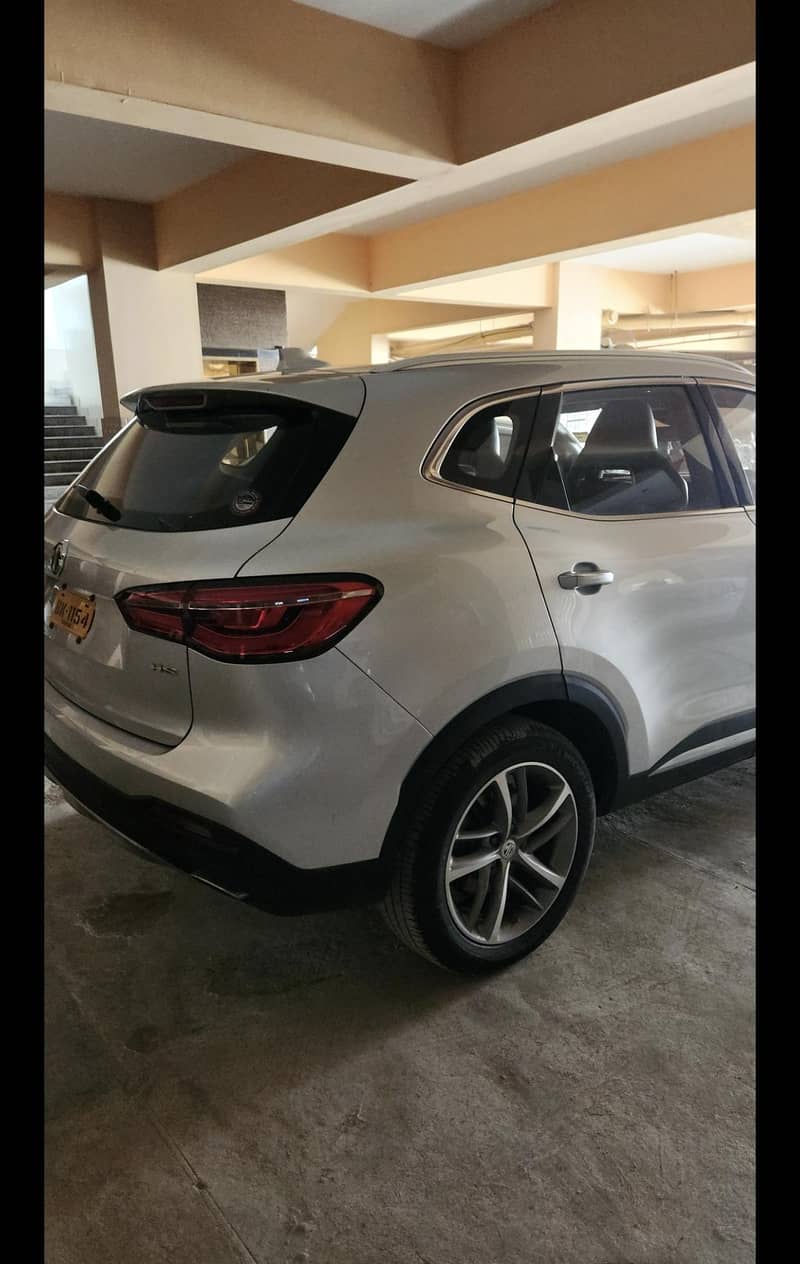 MG HS 2022 4