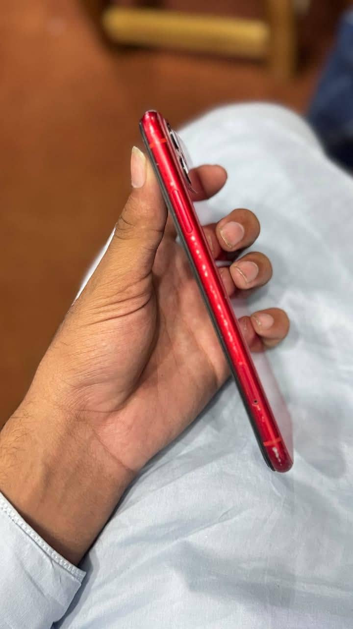 Apple iPhone 11 4