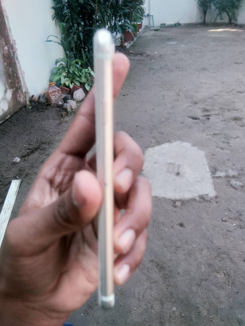 Apple iPhone 7 Plus 6