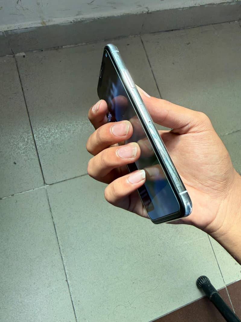 Apple iPhone X 4