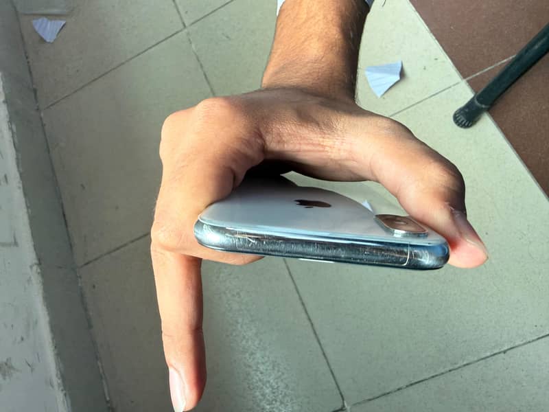 Apple iPhone X 5