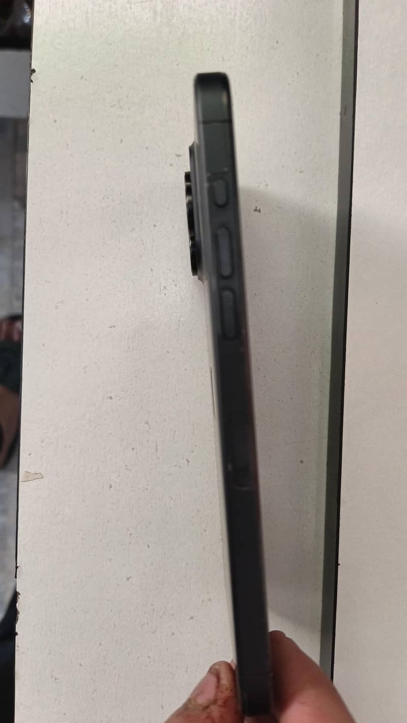 Apple iPhone 15 Pro Max 2