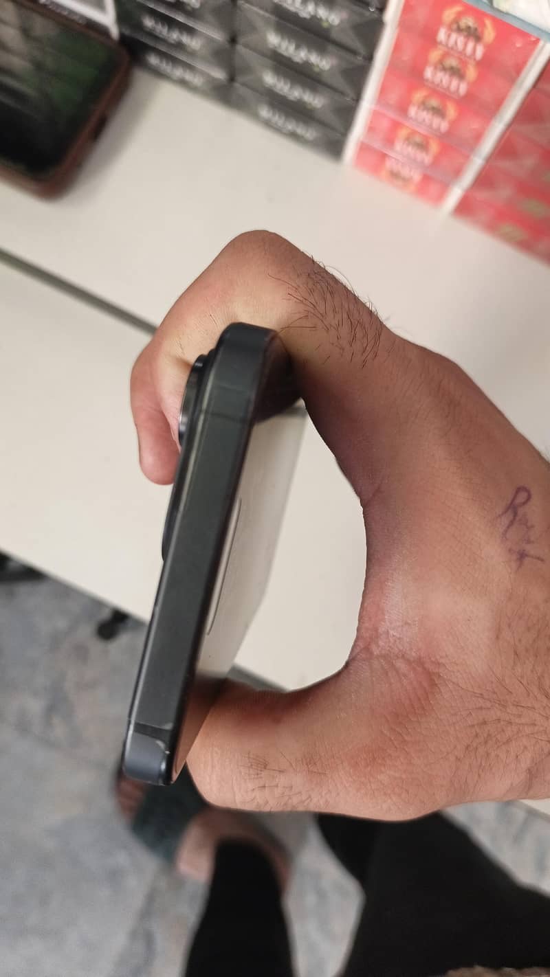 Apple iPhone 15 Pro Max 3