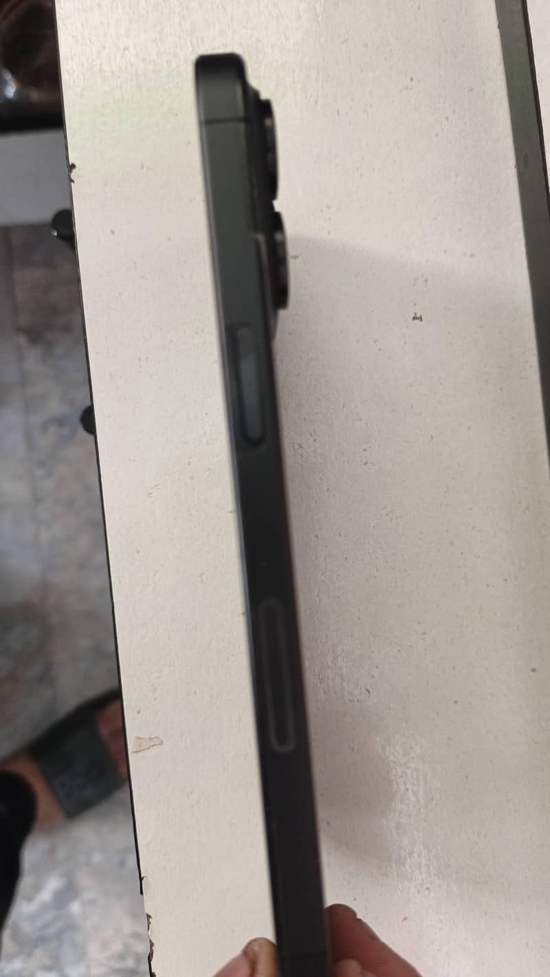 Apple iPhone 15 Pro Max 4