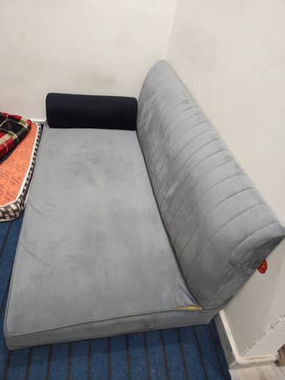 3 Bed Sofas with Side Black Bloster Pillow
