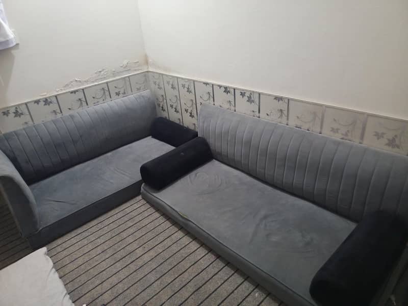 3 Bed Sofas with Side Black Bloster Pillow 3