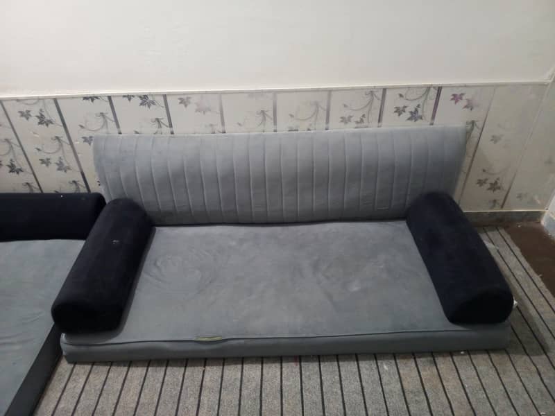 3 Bed Sofas with Side Black Bloster Pillow 4