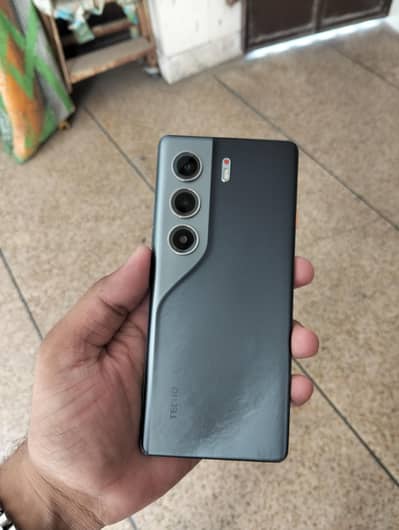 Tecno CAMON 40 Pro 8GB,256GB complete box. . 03207336717