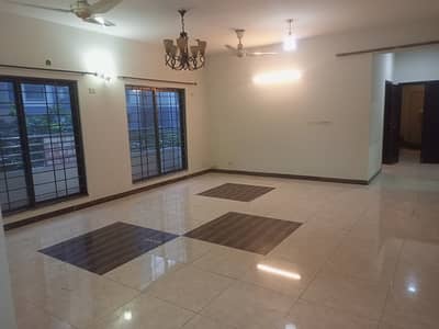 10 MARLA 3 BEDROOMS APARTMENT AVAILABLE FOR RENT