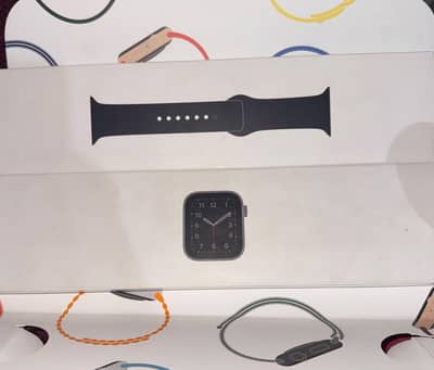 apple watch se 40mm 10/10 just box open condition