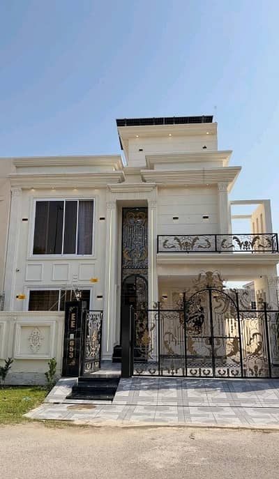 A Prime Location House Of 10 Marla In Rs. 42500000