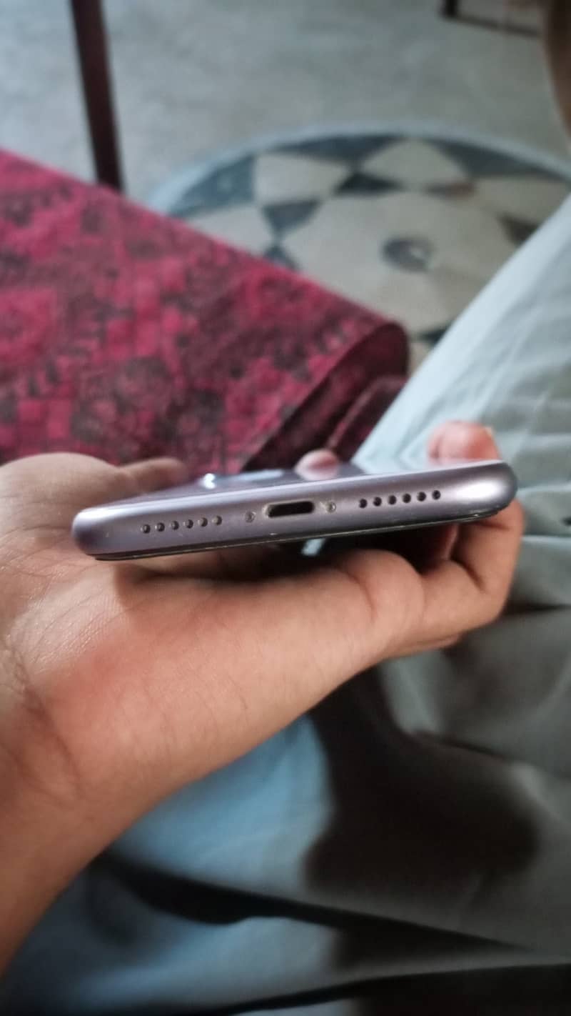 Apple iPhone 11 0