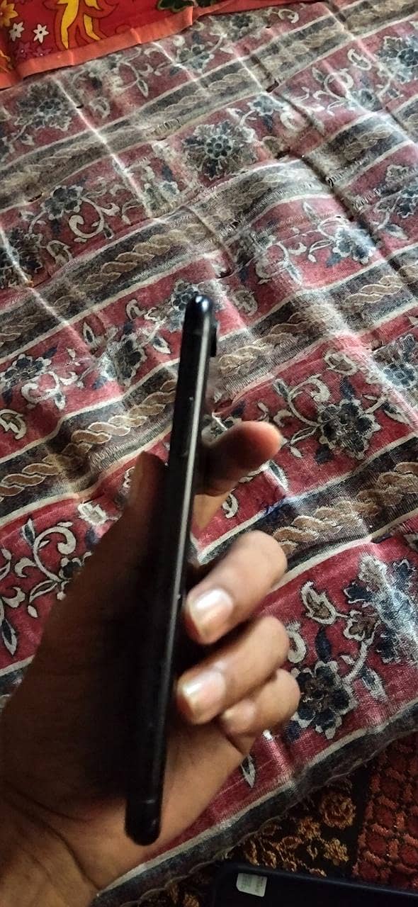 Apple iPhone XR 4