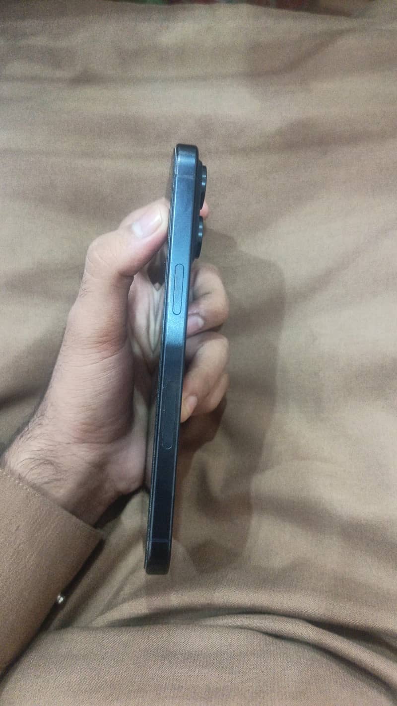 Apple iPhone 15 Pro Max 3