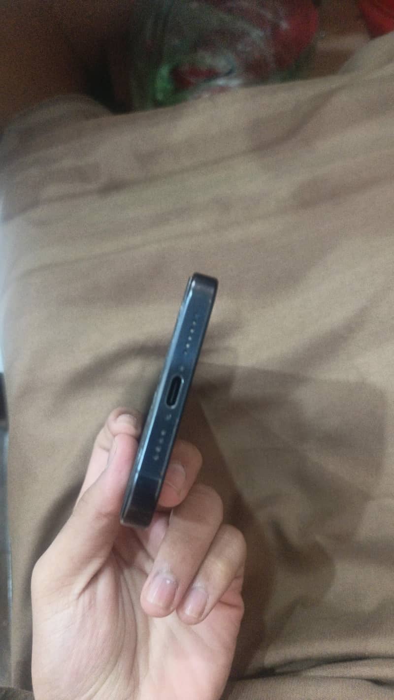 Apple iPhone 15 Pro Max 4