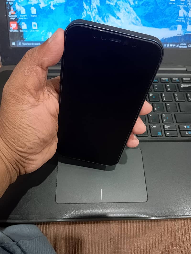 Apple iPhone 12 4