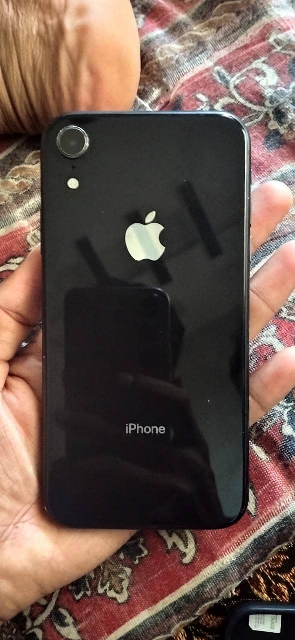 Apple iPhone XR 7