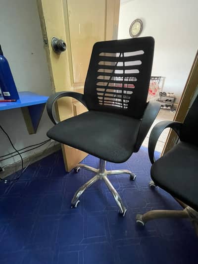 6 Office Chairs Mesh Black Rotating For Sale